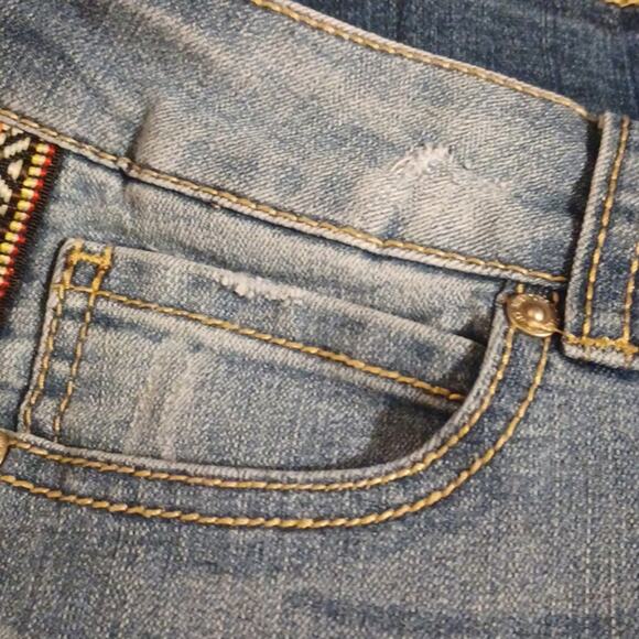 7 SEVEN Women's Denim Crop Jeans with Embroidered Strip. Size 2. - Picture 13 of 16